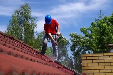 Lynnwood roof cleaning professionals in WA near 98037